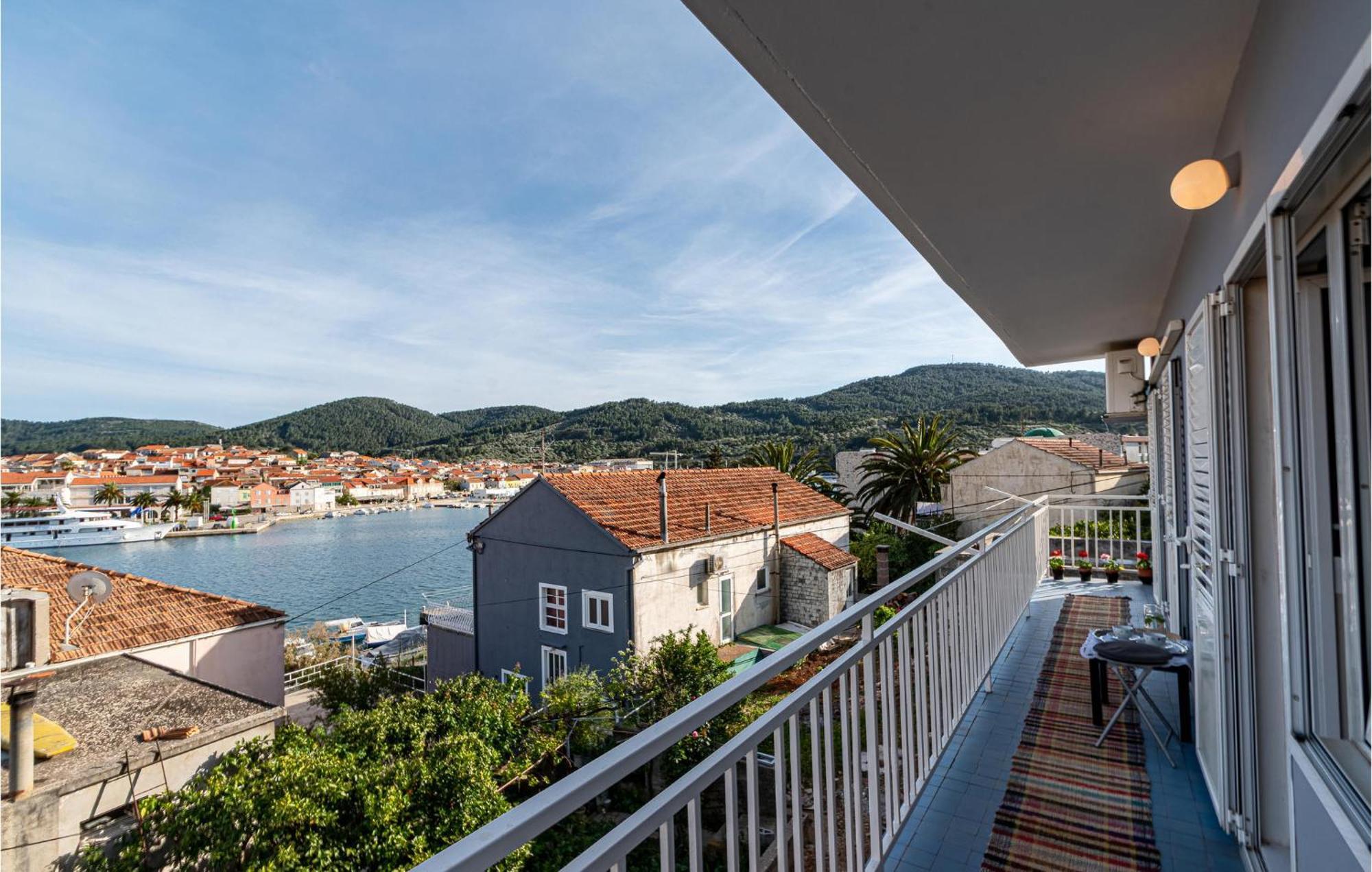 Beautiful Apartment In Vela Luka With Kitchen Eksteriør billede